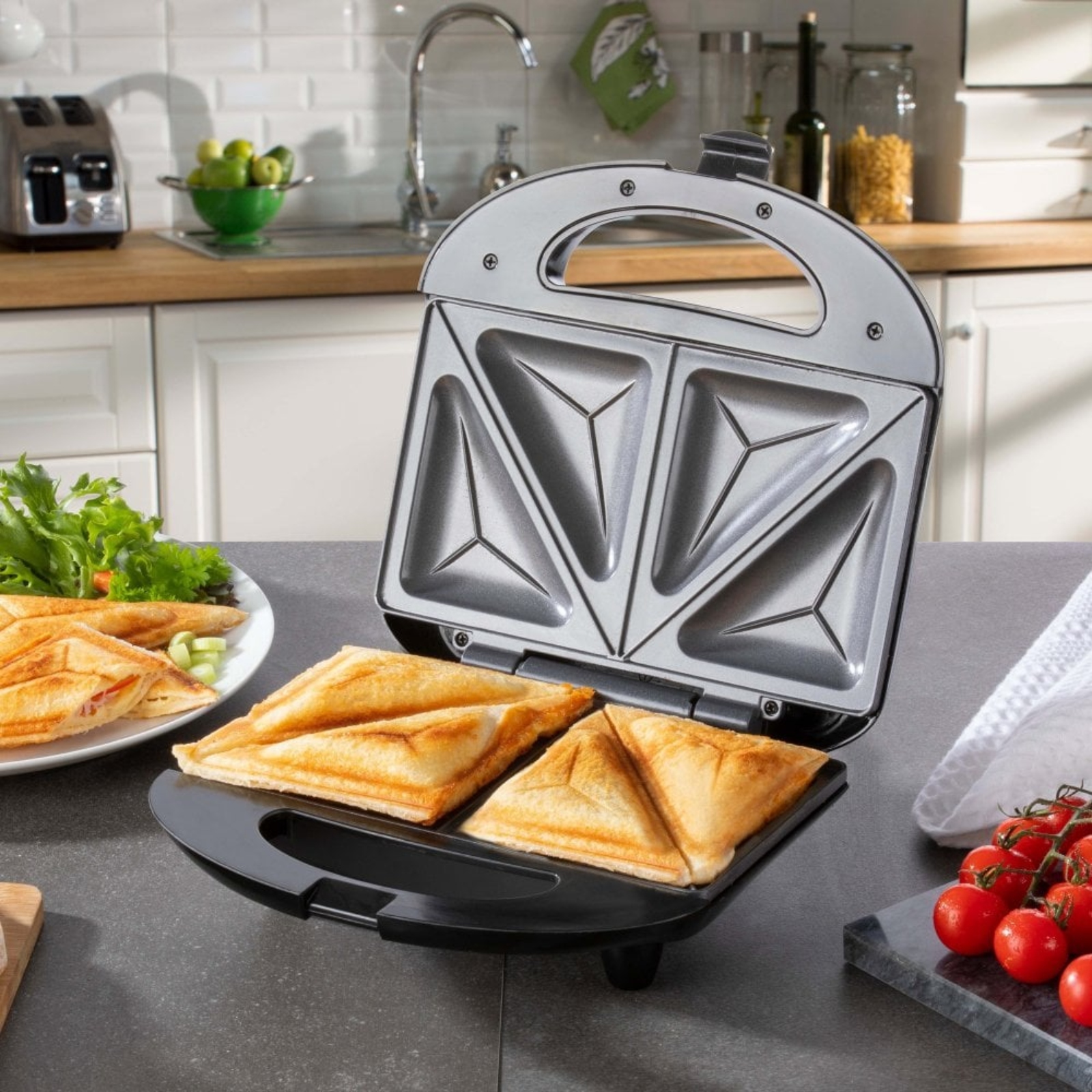 Daewoo SDA1715 2 Portion Sandwich Toastie Maker Kettle And Toaster Man daewoo-sda1715-2-portion-sandwich-toastie-maker-kettle-and-toaster-man