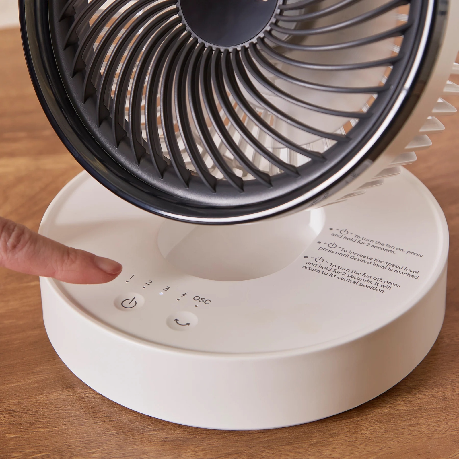 Morphy Richards 820003 Air Flex 6 Inch Portable Oscillating Rechargeable USB Fan Morphy Richards 820003 Air Flex 6 Inch Portable Oscillating Rechargeable USB Fan - Image 3