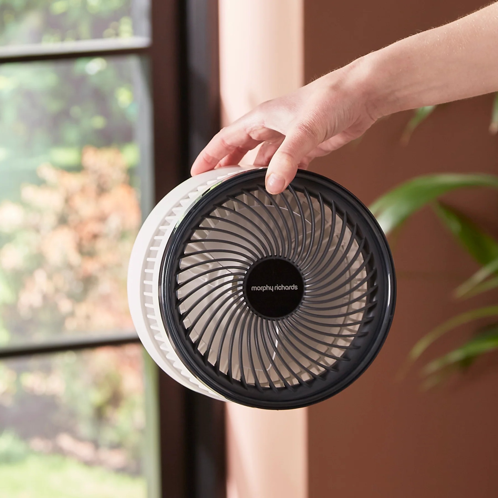 Morphy Richards 820003 Air Flex 6 Inch Portable Oscillating Rechargeable USB Fan Morphy Richards 820003 Air Flex 6 Inch Portable Oscillating Rechargeable USB Fan - Image 4