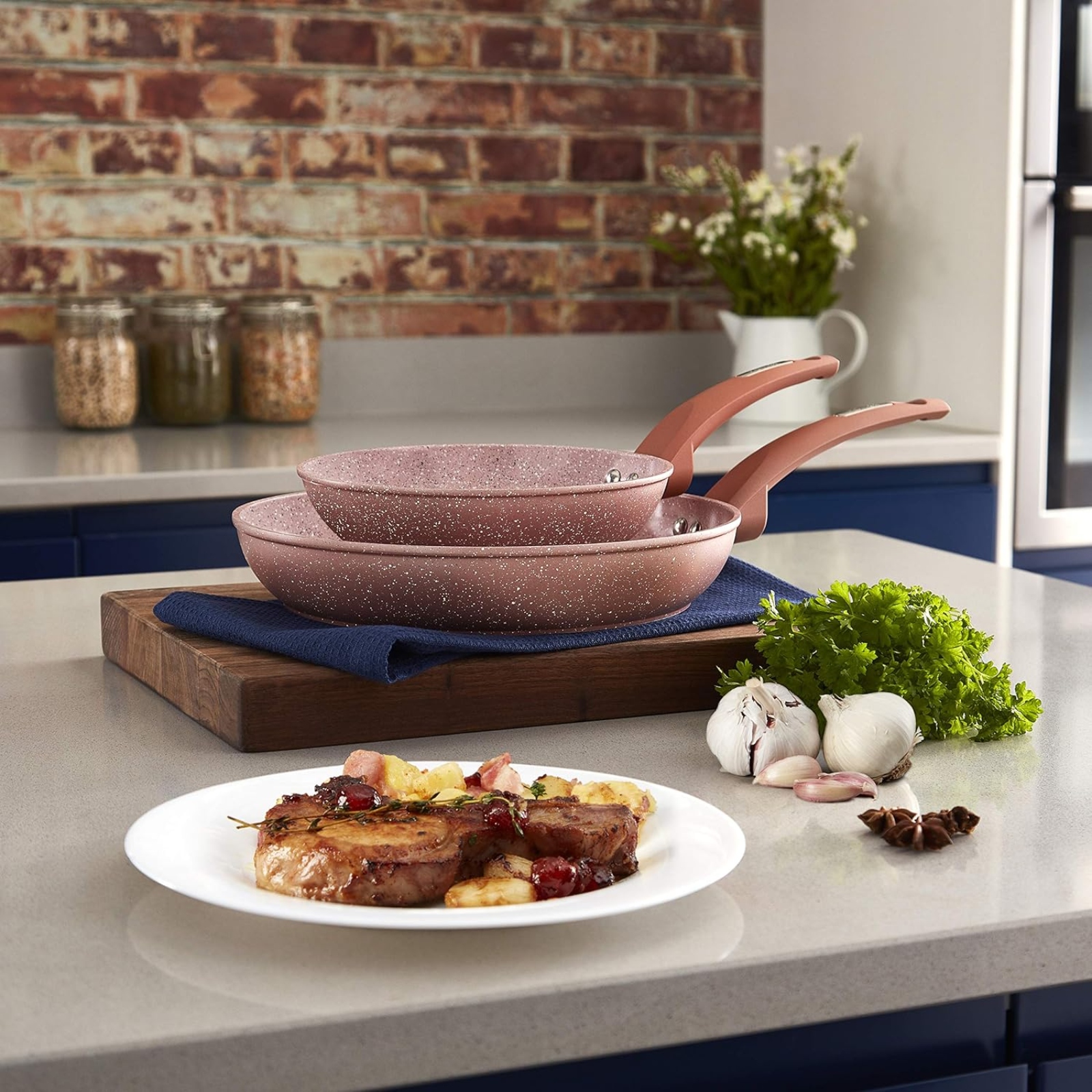 Tower T81282RS Cerastone Forged 20/28cm Frying Pan Set Rose Pink Tower T81282RS Cerastone Forged 20/28cm Frying Pan Set Rose Pink - Image 2